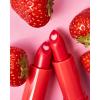 Essence Heart Core Fruity Lip Balm Balzám na rty pro ženy 3 g Odstín 02 Sweet Strawberry