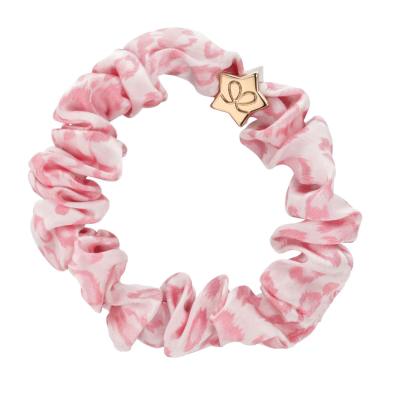 By Eloise London Silk Scrunchie Gold Star Gumička na vlasy pro ženy 1 ks Odstín Pink Leopard