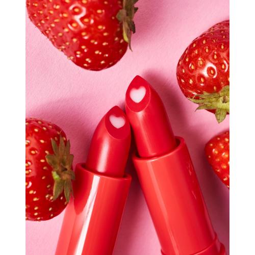 Essence Heart Core Fruity Lip Balm 3 g vyživující balzám na rty pro ženy 02 Sweet Strawberry