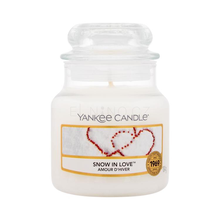 Yankee Candle Snow In Love Vonná svíčka 104 g