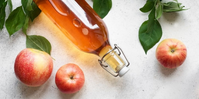 Jablečný ocet pro zesvětlení vlasů