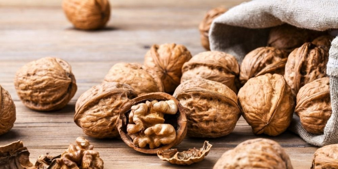 Ořechové slupky pro tmavší vlasy