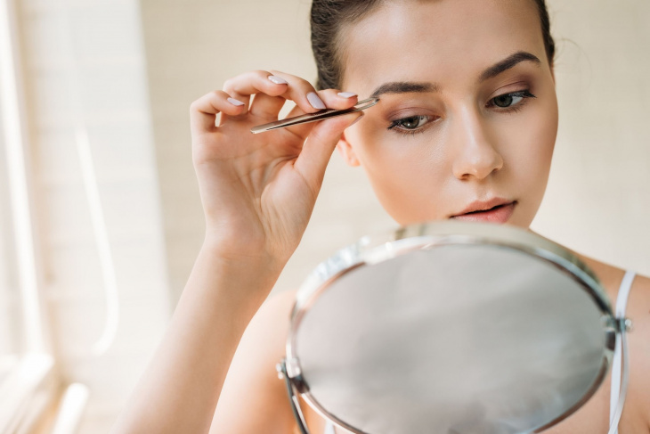 Vytrhávání obočí