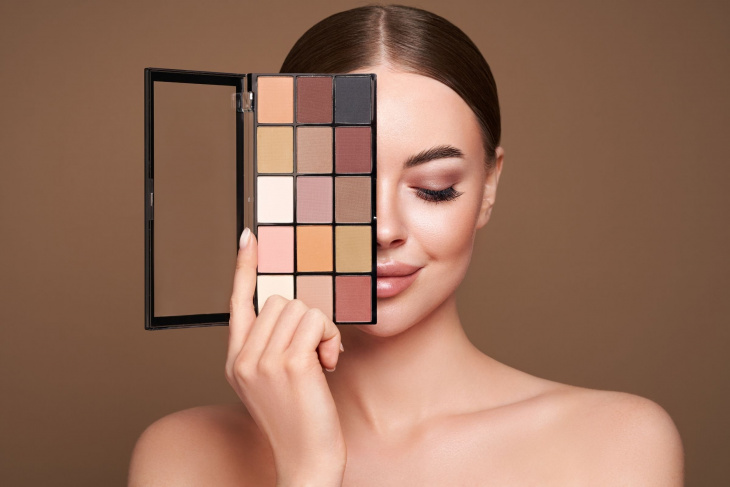 Jak nanášet oční stíny