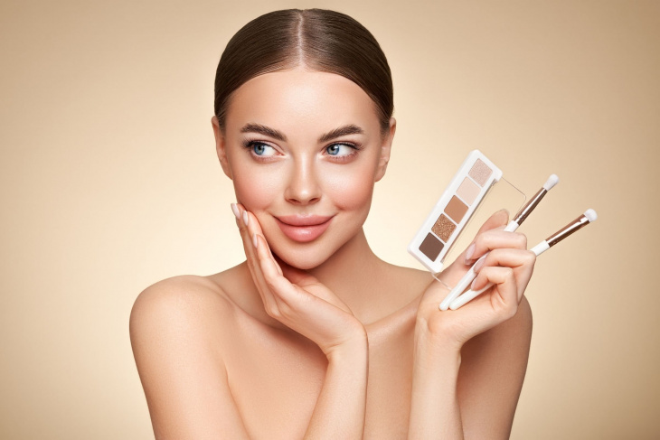 Aplikace očních stínů