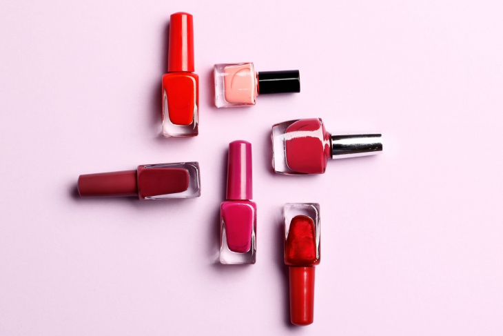 Laky na nehty a složení