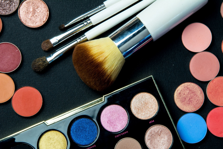 Levné paletky Makeup Revolution
